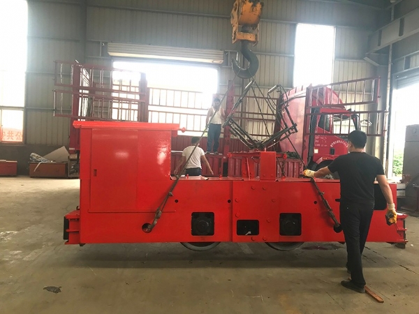 架線電機(jī)車